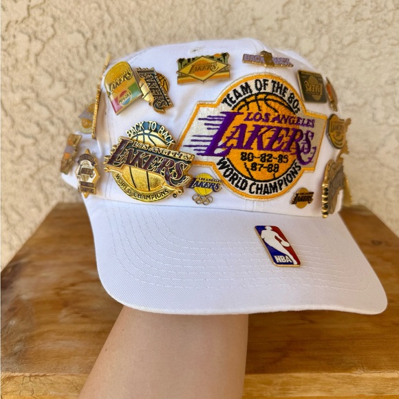 NBA Other - Vtg LA Lakers Hate With 29 Vintage Pins. Certified NBA The Twill Unisex. White